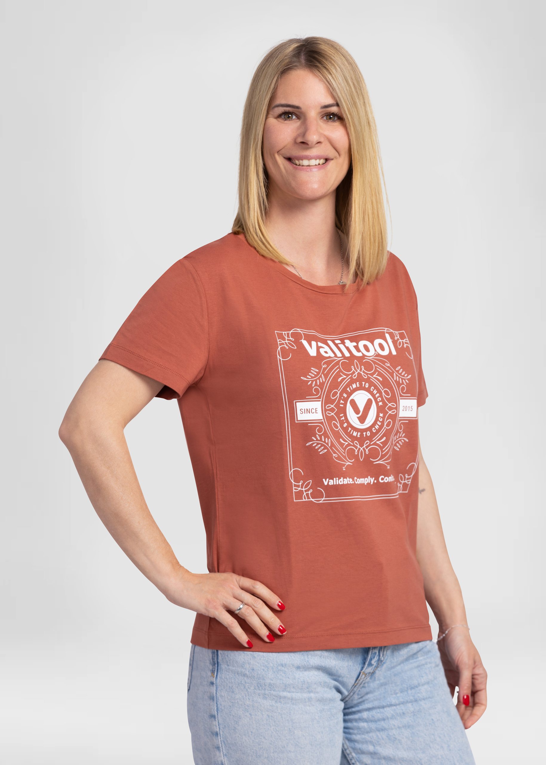 T-shirt valitool femme Time to Check Heritage Brown – vue de face sur un mannequin